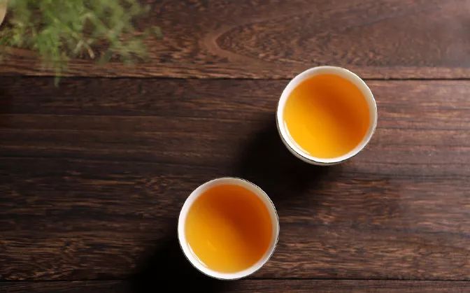 美乐家绿茶压片糖果，口服的化妆品，天然的抗衰剂